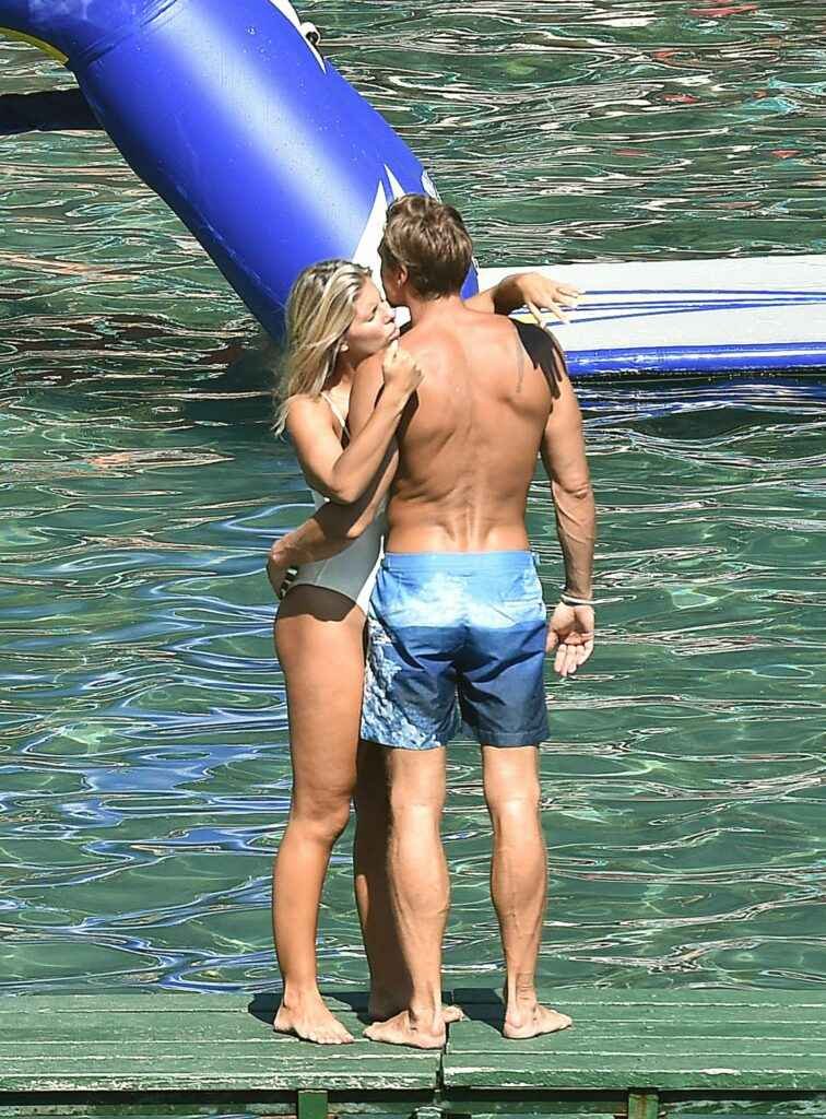 Natasha Oakley en maillot de bain à Portofino