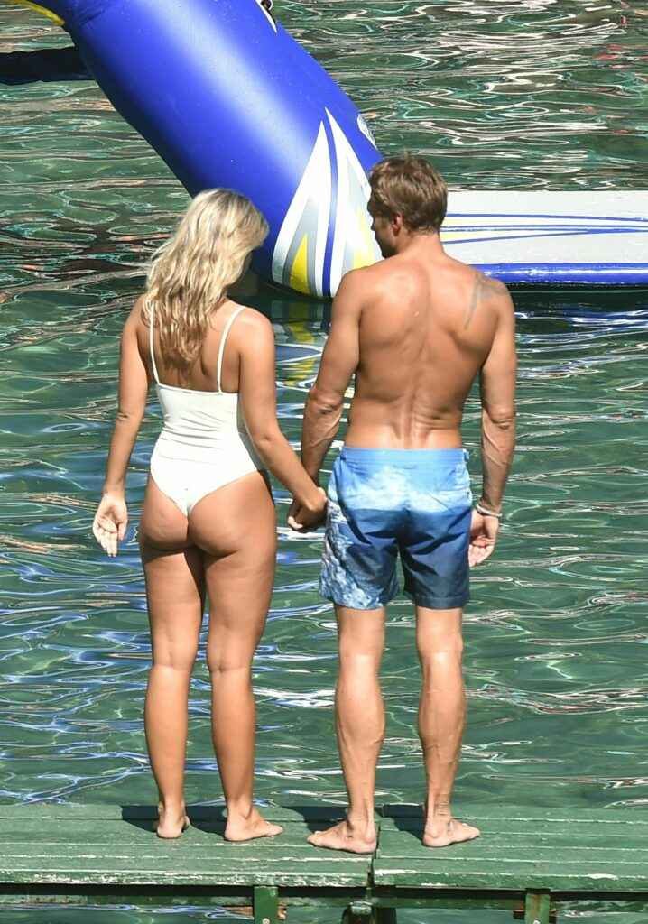 Natasha Oakley en maillot de bain à Portofino