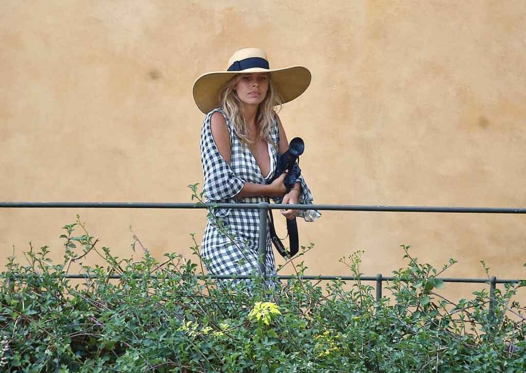 Natasha Oakley en maillot de bain à Portofino