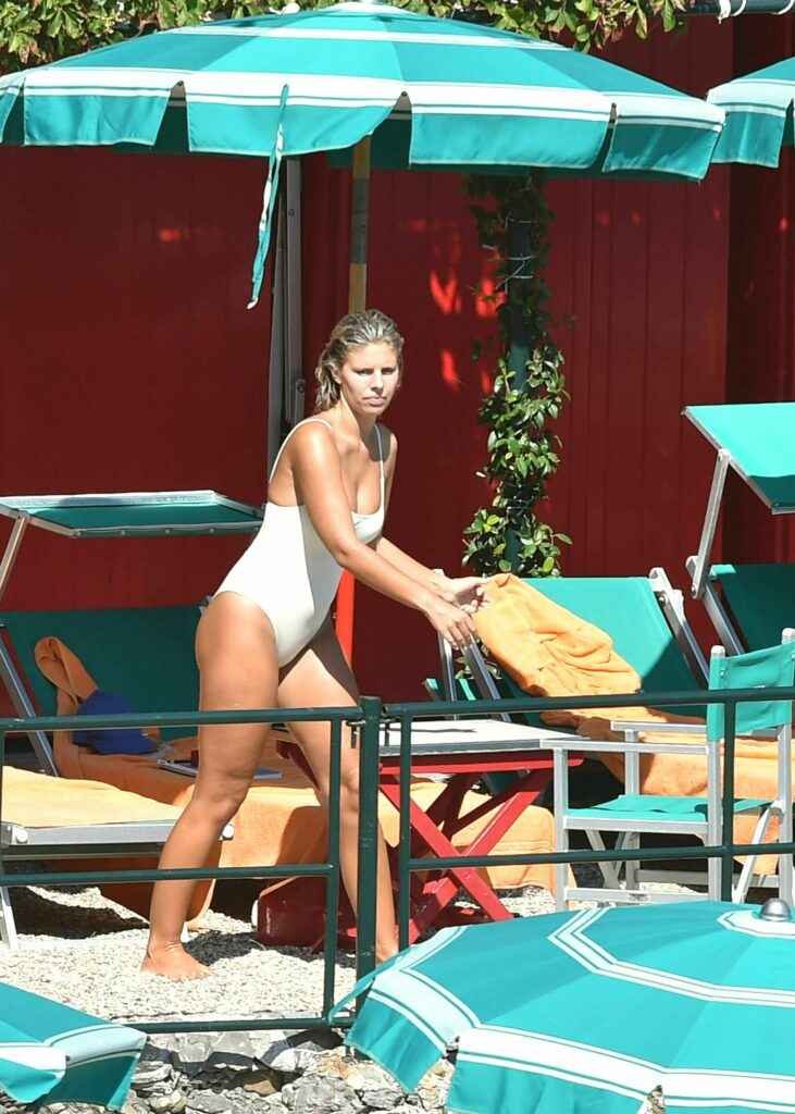 Natasha Oakley en maillot de bain à Portofino