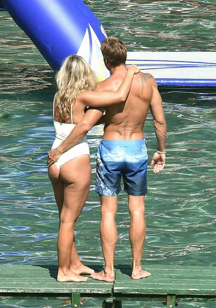 Natasha Oakley en maillot de bain à Portofino