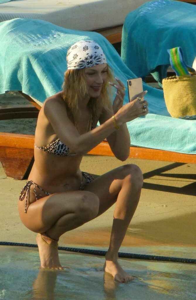 Bella et Gigi Hadid en bikini en Grèce