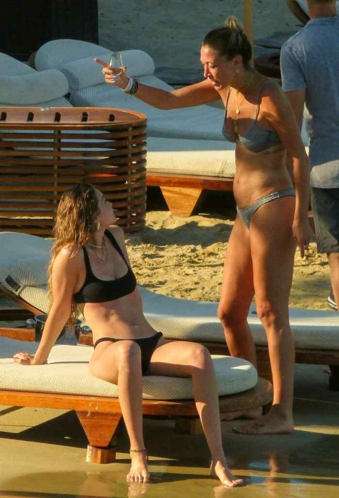 Bella et Gigi Hadid en bikini en Grèce