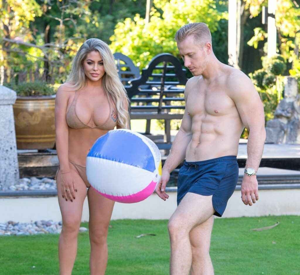 Bianca Gascoigne en bikini au portugal