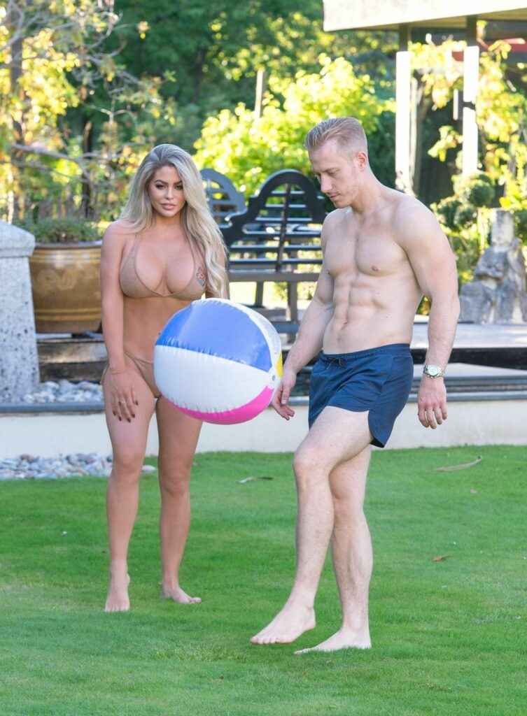 Bianca Gascoigne en bikini au portugal