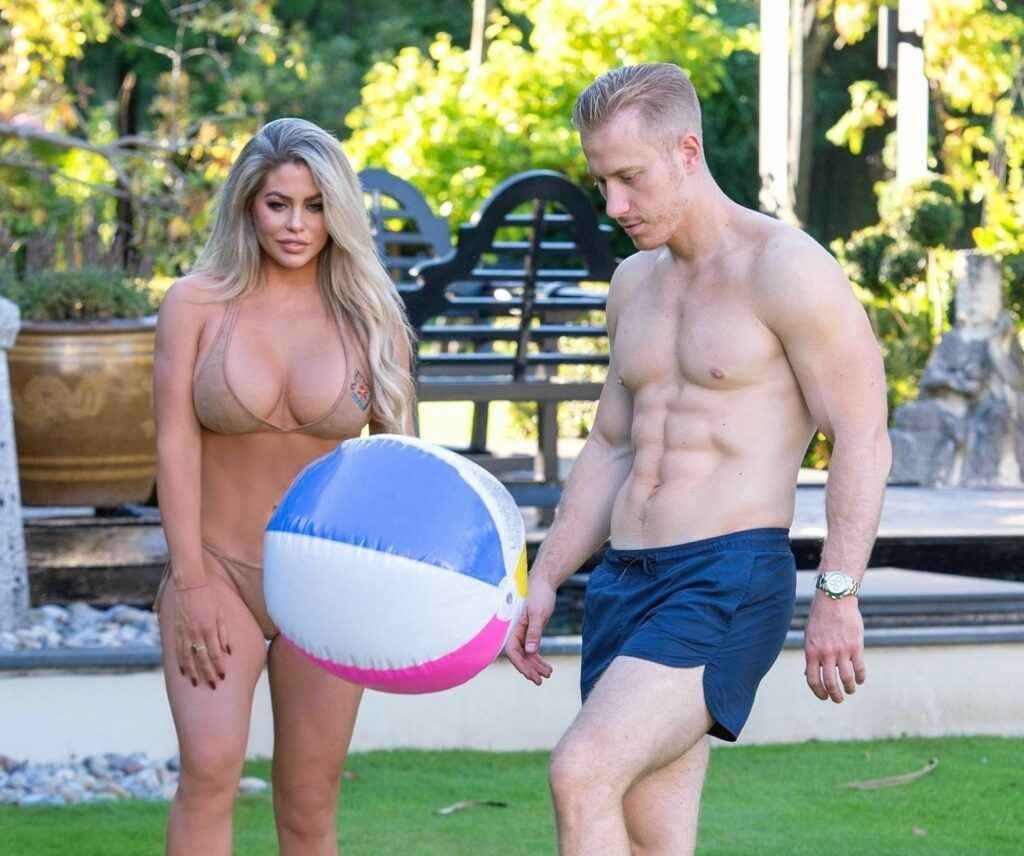 Bianca Gascoigne en bikini au portugal