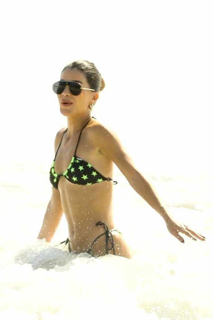 Camila Cohelo en bikini à Santa Monica