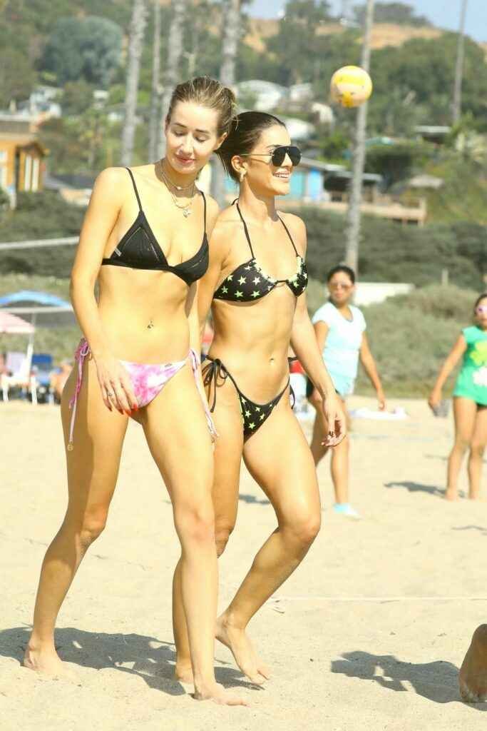 Camila Cohelo en bikini à Santa Monica