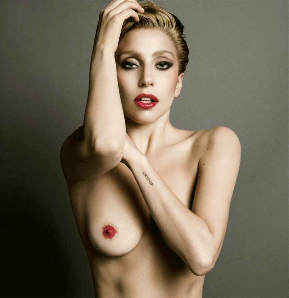 Lady Gaga nue