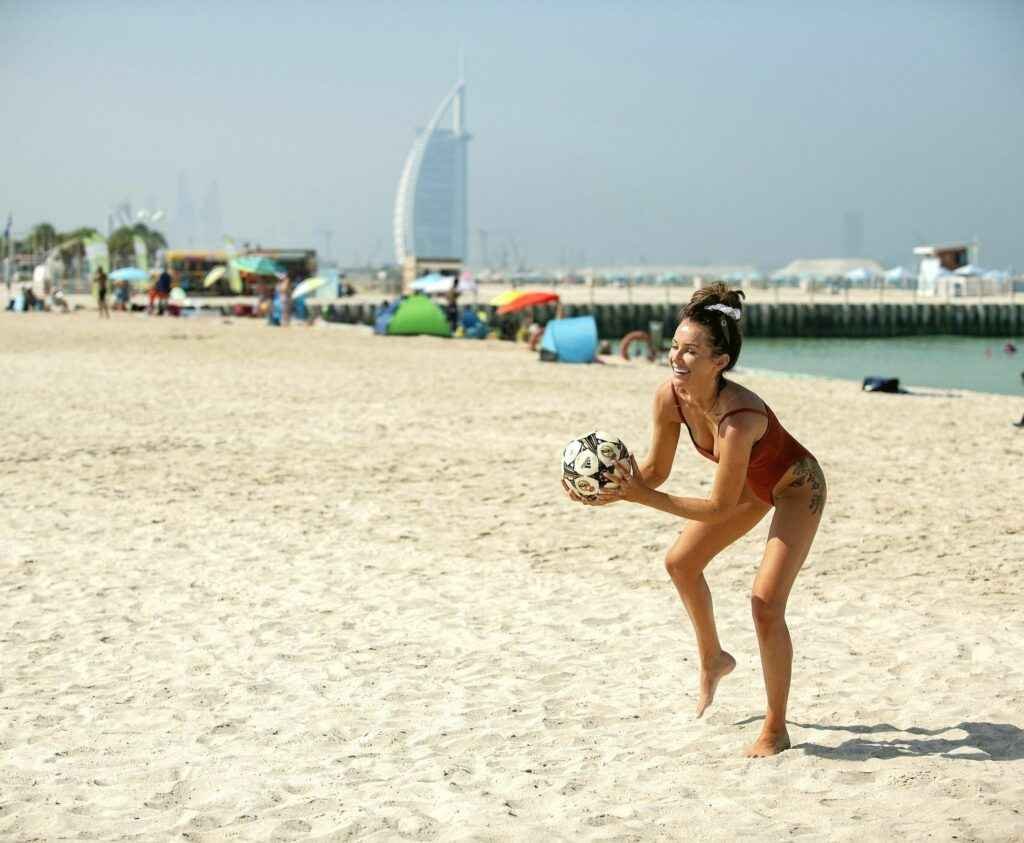 Laura Anderson en maillot de bain à Dubaï