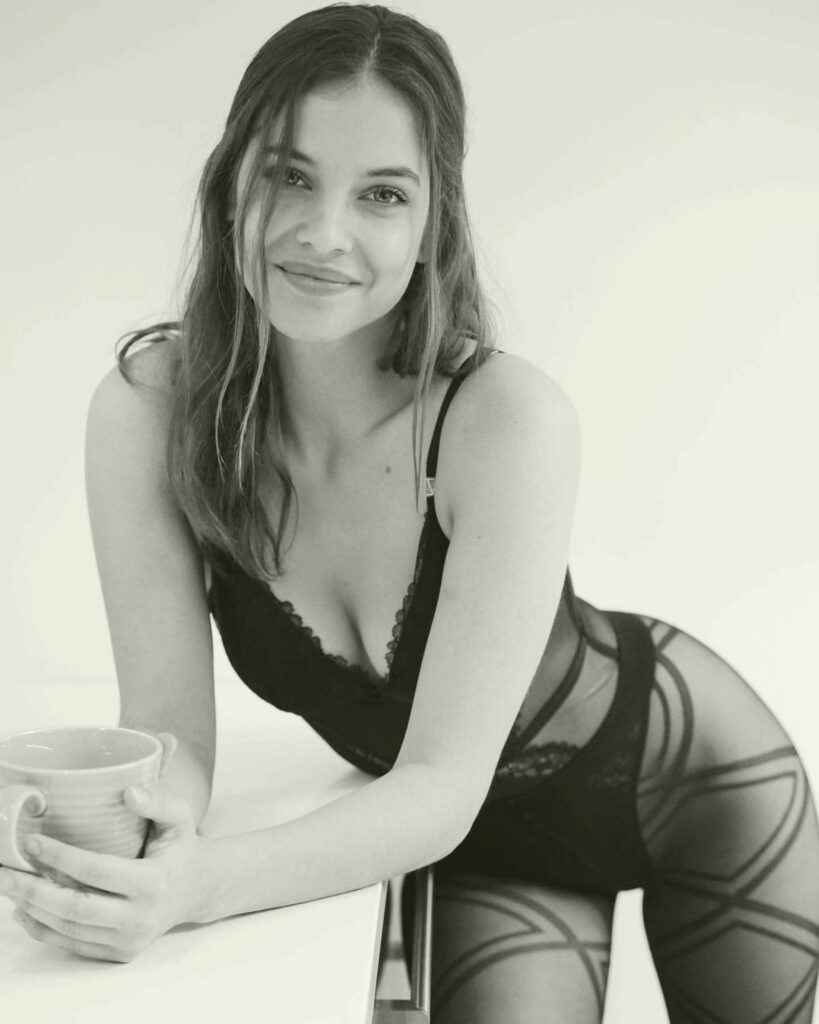 Barbara Palvin sexy en lingerie