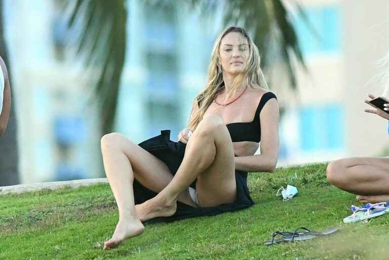 Oups ! On voit la petite culotte de Candice Swanepoel