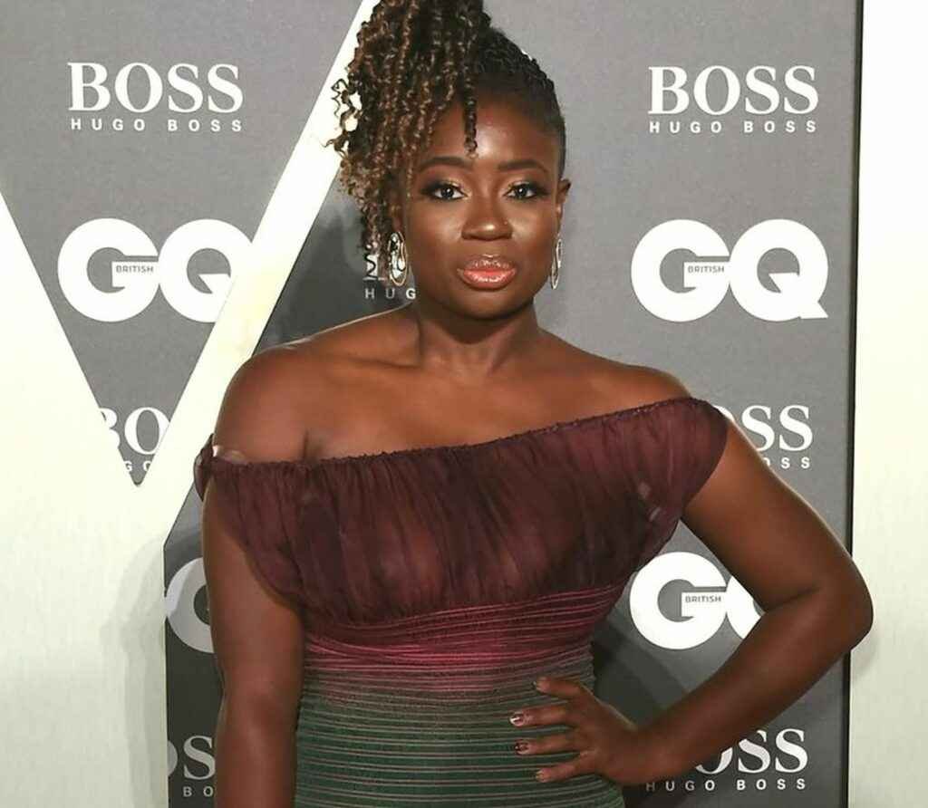 Clara Amfo exhibe ses seins chez GQ