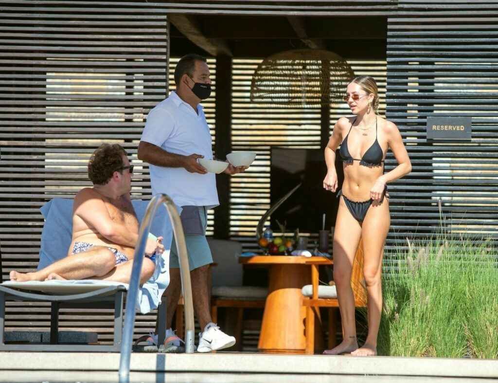 Delilah Belle Hamlin dans un bikini noir aux Mexique