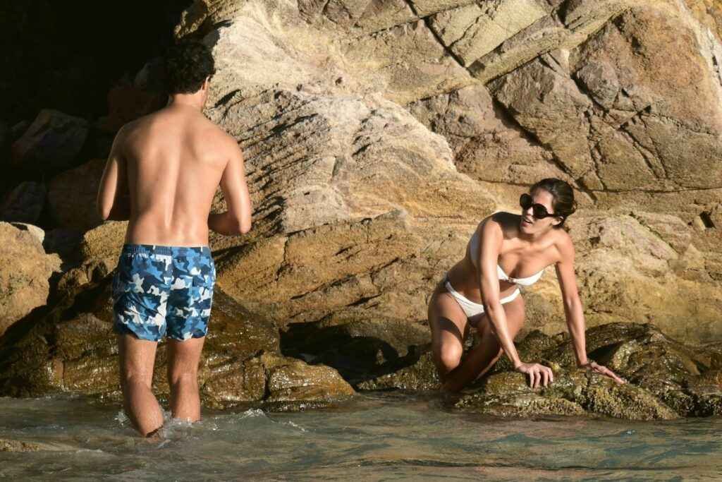 Iris Mittenaere en bikini à Saint-Martin