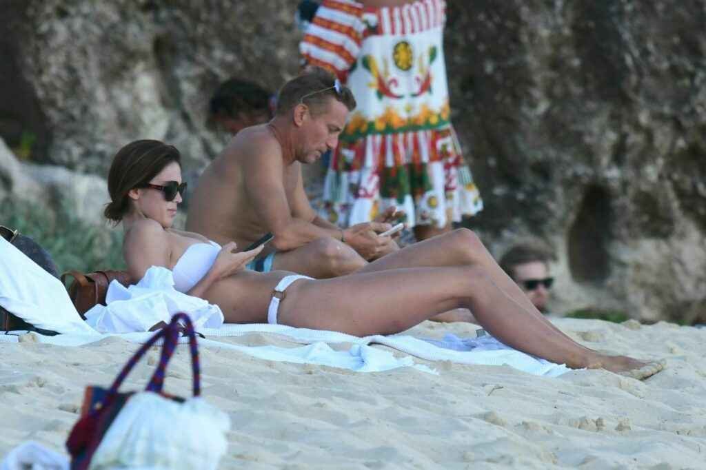 Iris Mittenaere en bikini à Saint-Martin