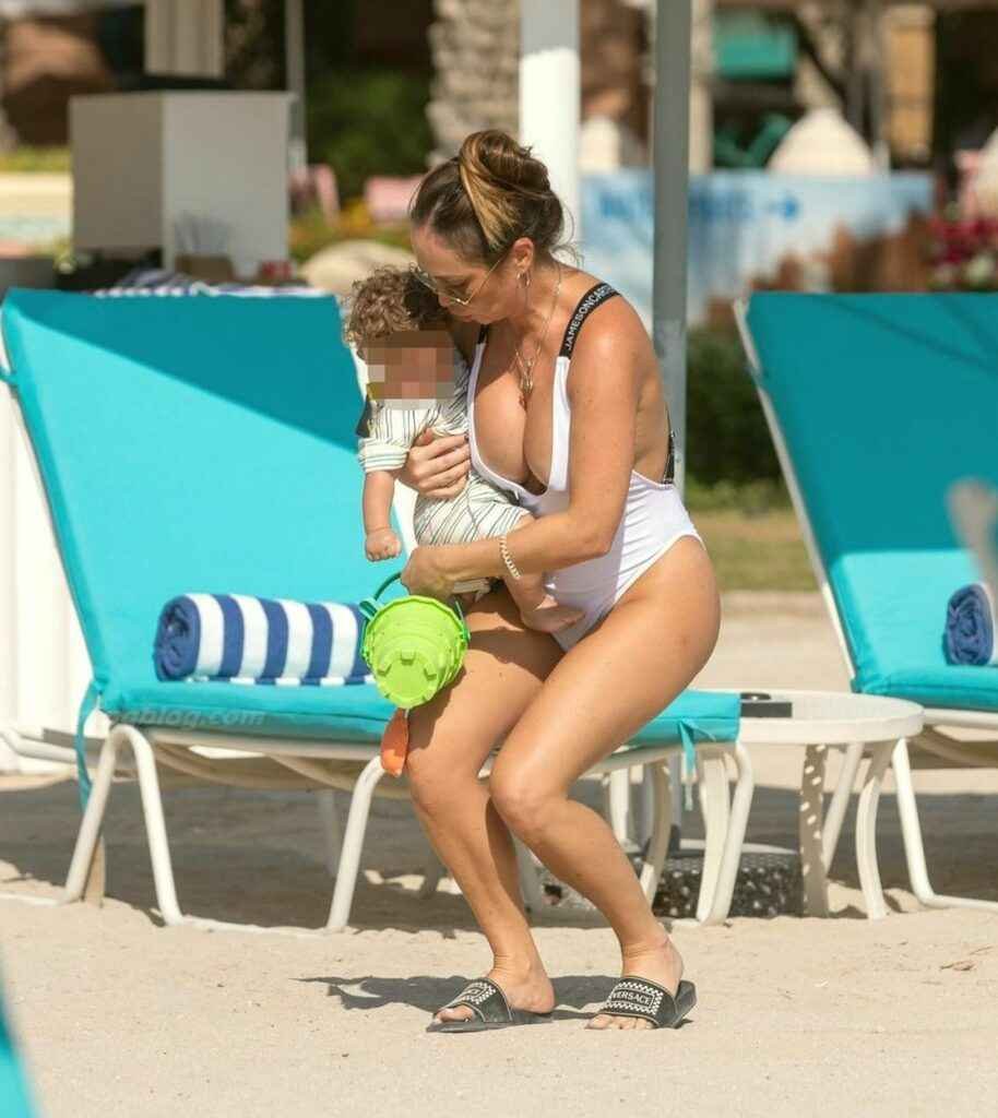 Lauryn Goodman en maillot de bain à Dubaï