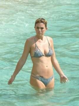 Serinda Swan en bikini à Saint-Barth'