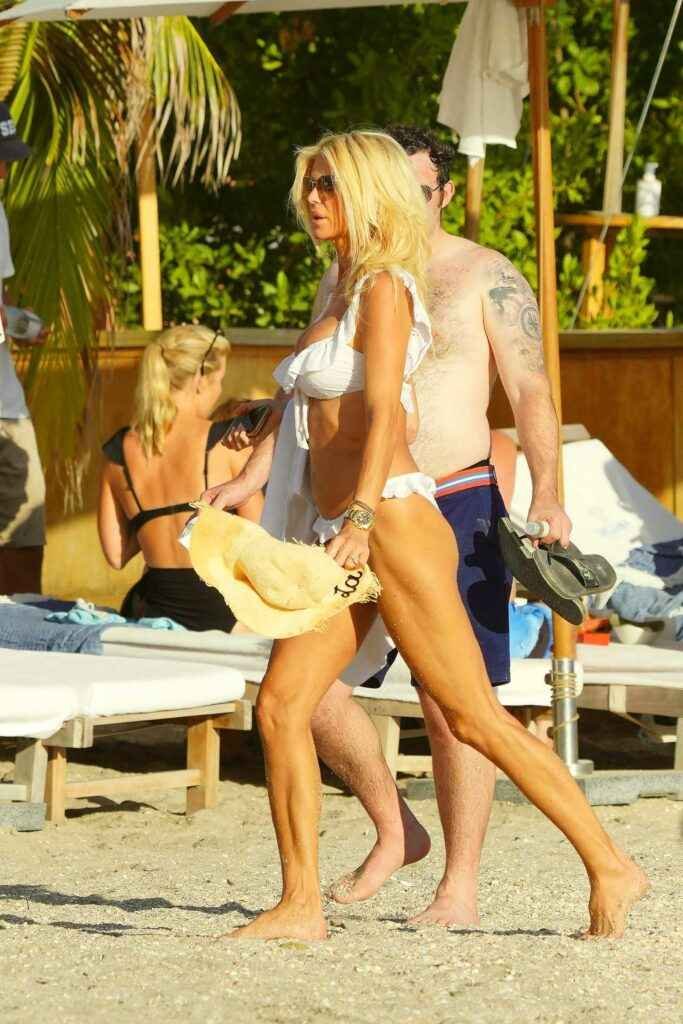 Victoria Silvstedt en bikini à Saint-Barth