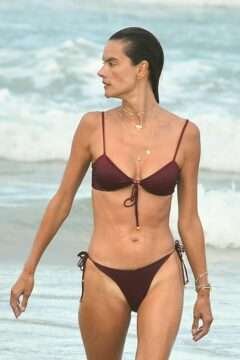 Alessandra Ambrosio dans un mini bikini à Florianopolis