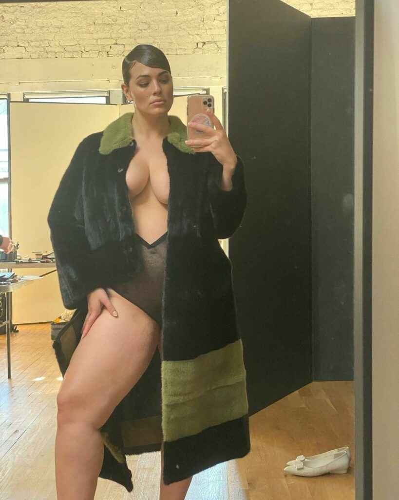 Ashley Graham nue