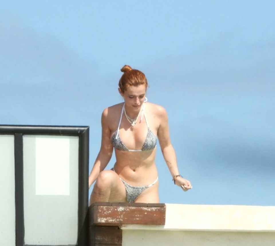 Bella Thorne en bikini string