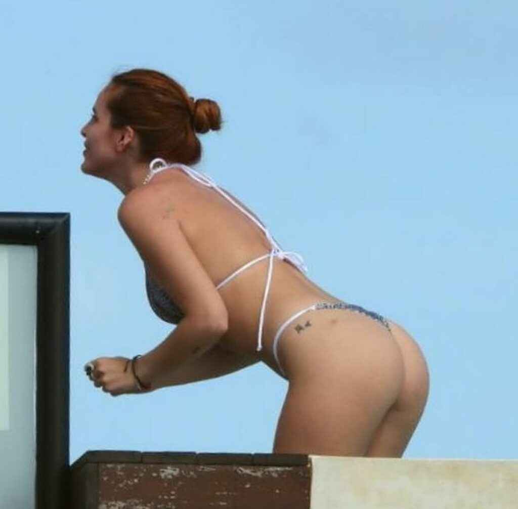 Bella Thorne en bikini string