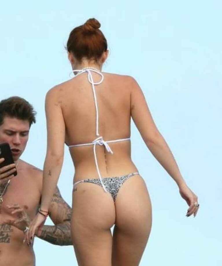 Bella Thorne en bikini string