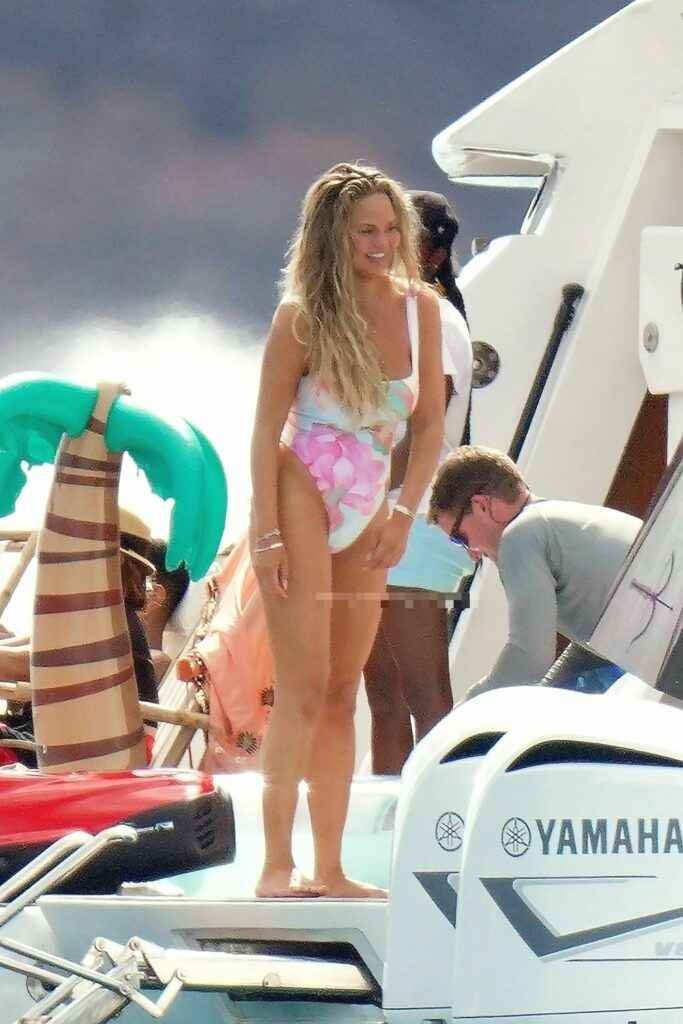 Chrissy Teigen en maillot de bain à Saint-Barthélemy