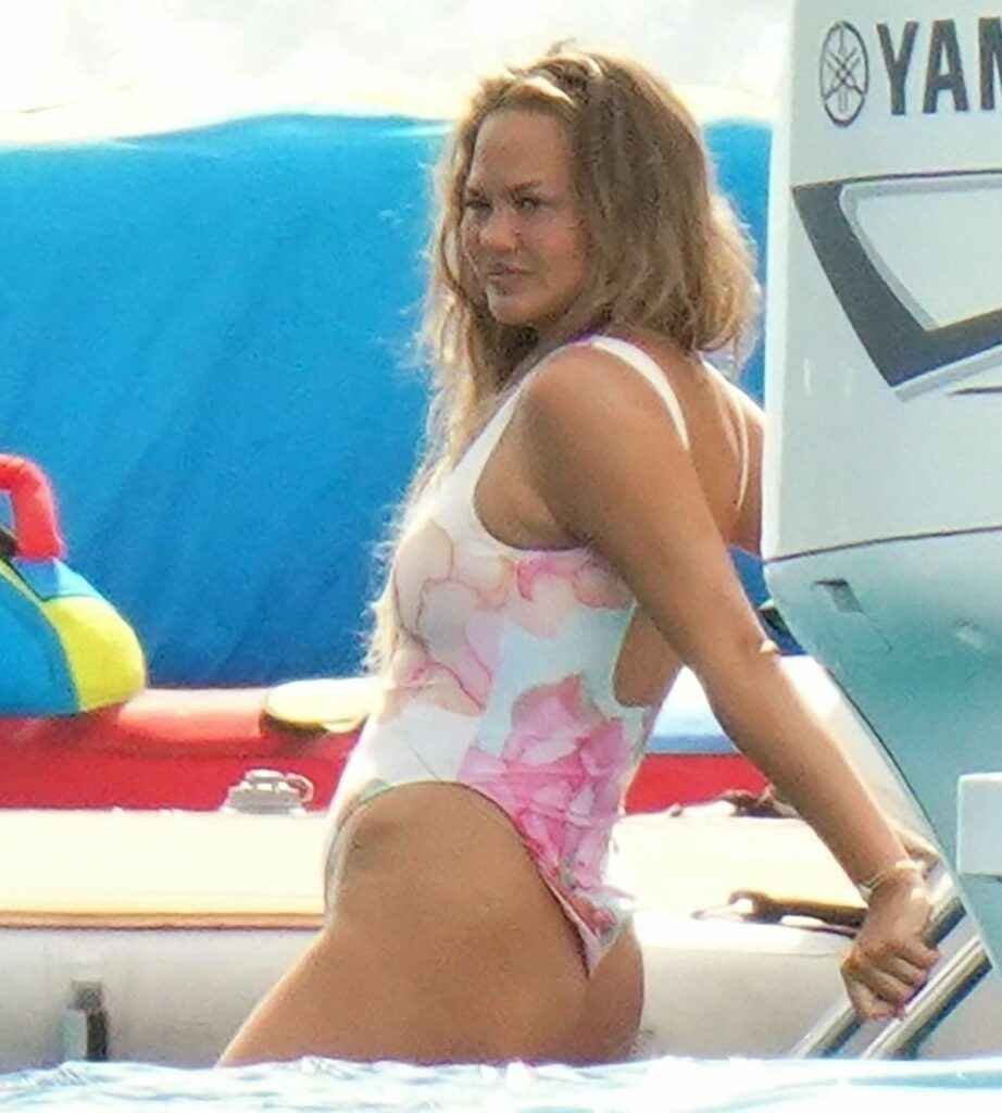 Chrissy Teigen en maillot de bain à Saint-Barthélemy