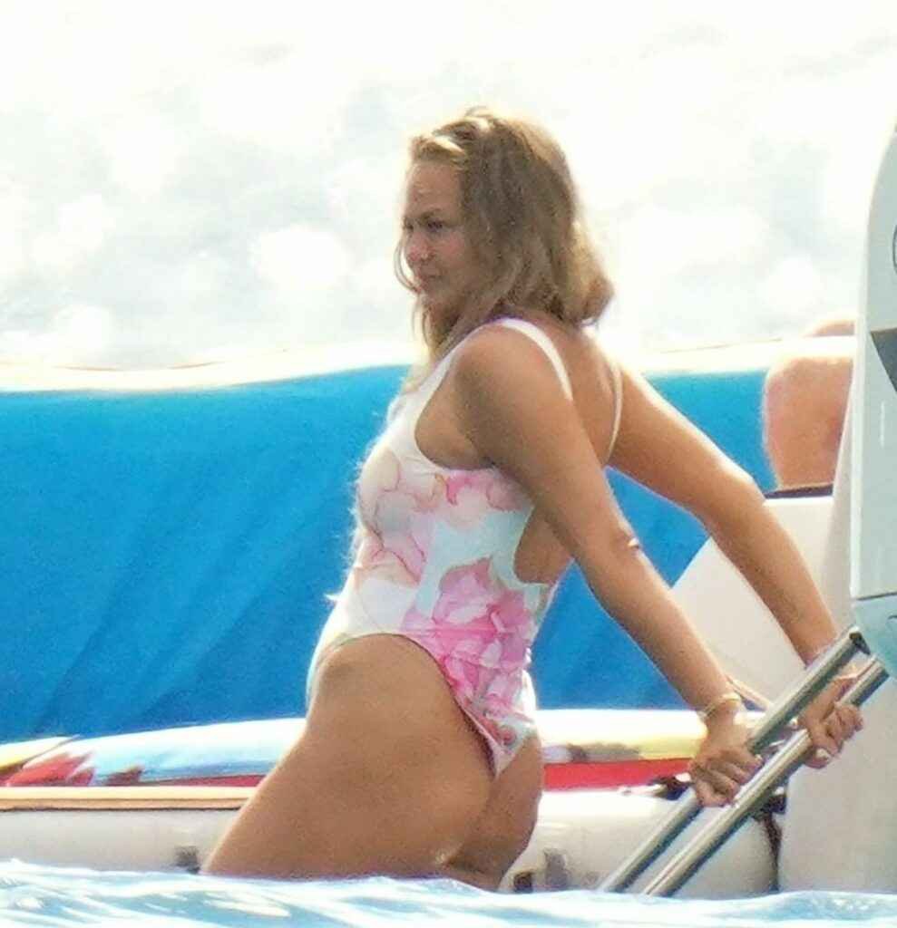 Chrissy Teigen en maillot de bain à Saint-Barthélemy