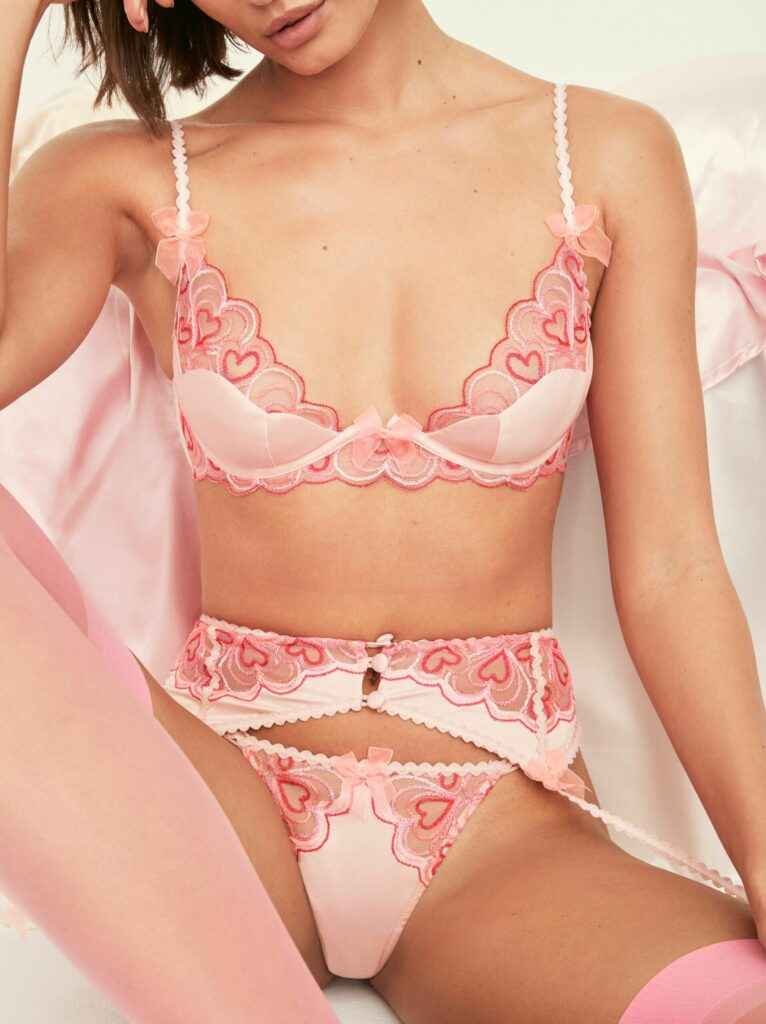 Taylor Marie Hill super sexy en lingerie