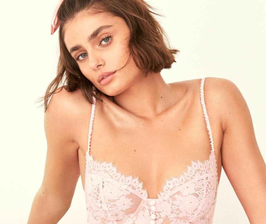 Taylor Marie Hill super sexy en lingerie