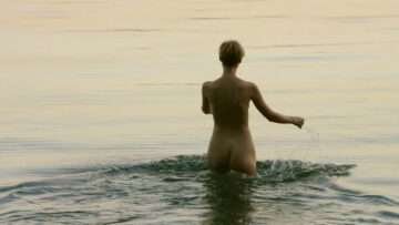 Elizabeth Debicki nue et sexy