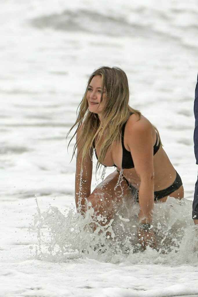 Hilary Duff en bikini à Malibu