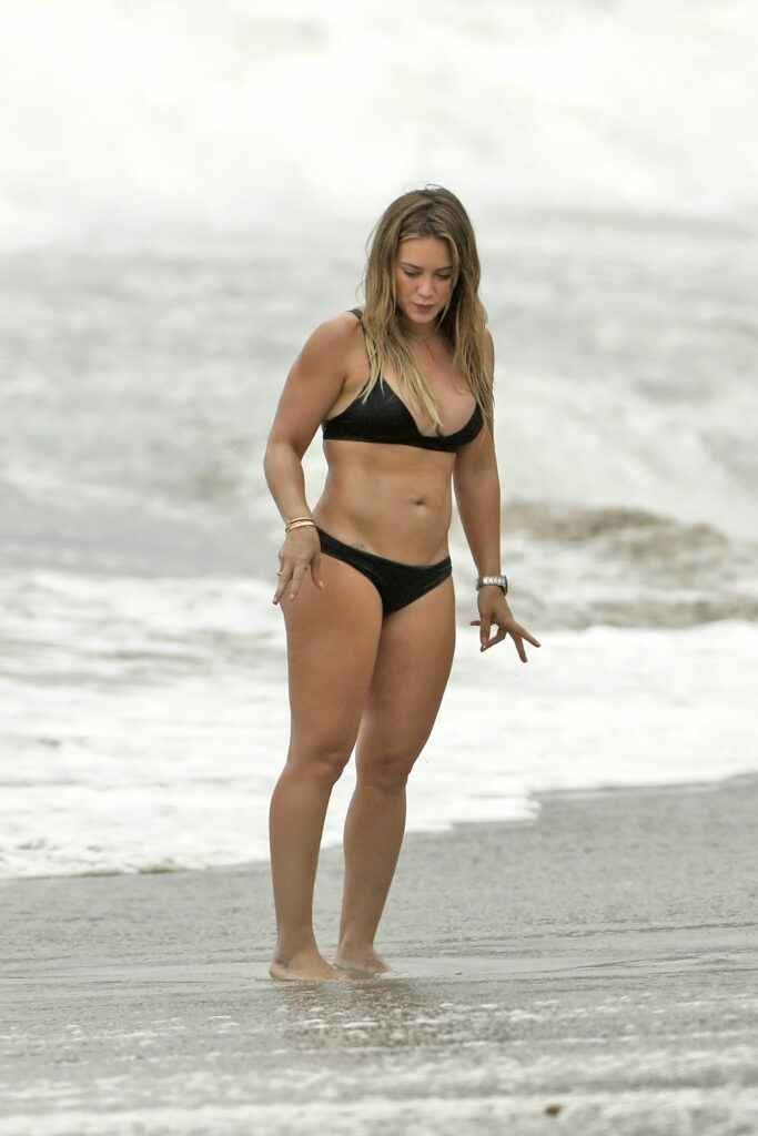 Hilary Duff en bikini à Malibu