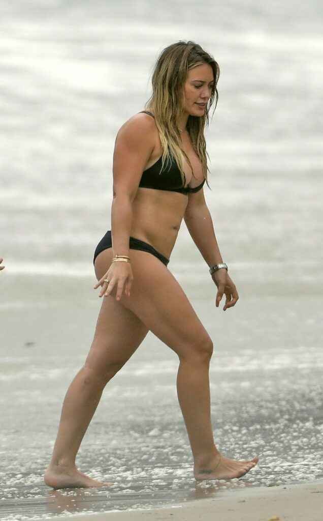 Hilary Duff en bikini à Malibu