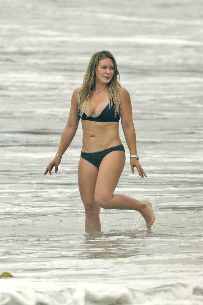 Hilary Duff en bikini à Malibu