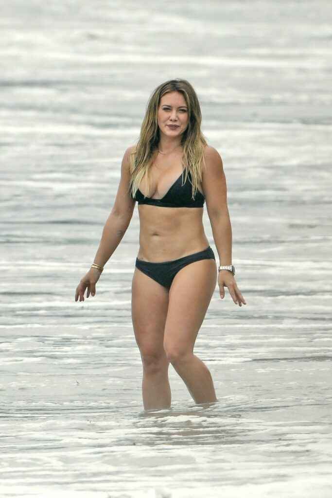 Hilary Duff en bikini à Malibu