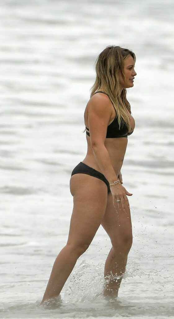 Hilary Duff en bikini à Malibu