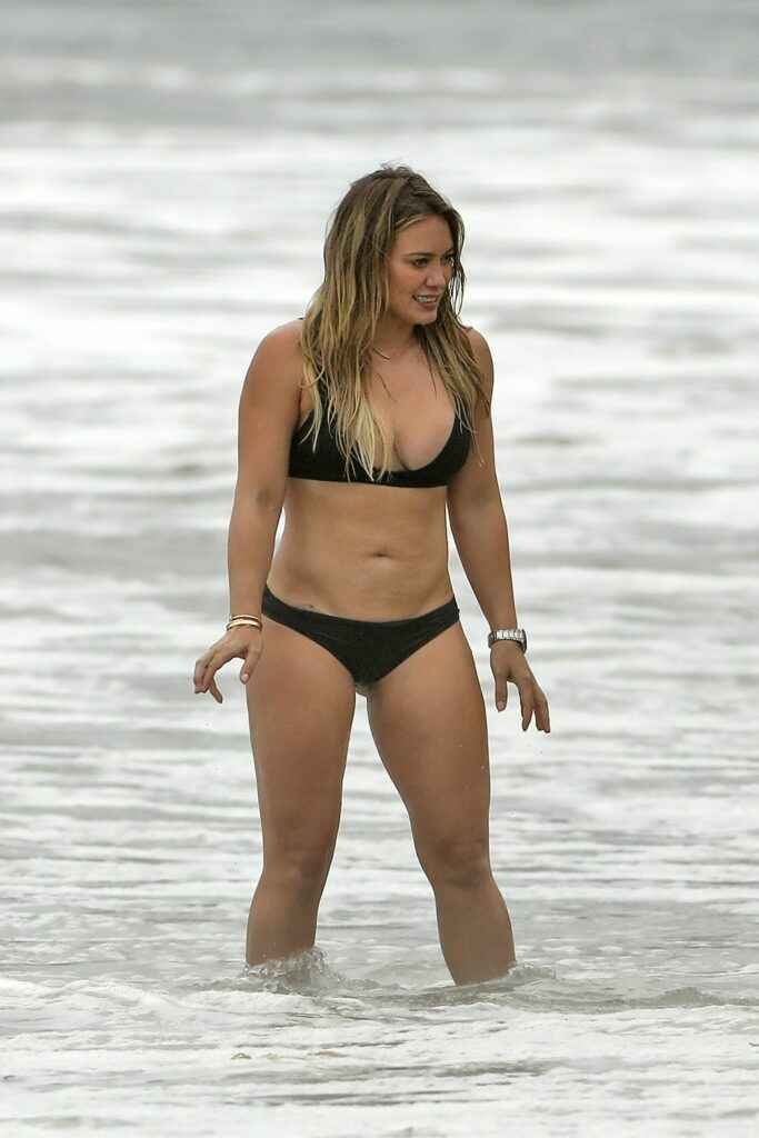 Hilary Duff en bikini à Malibu