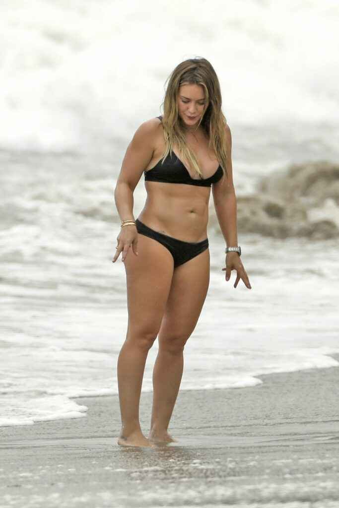 Hilary Duff en bikini à Malibu