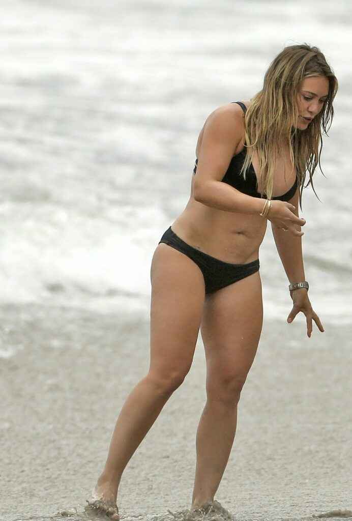 Hilary Duff en bikini à Malibu