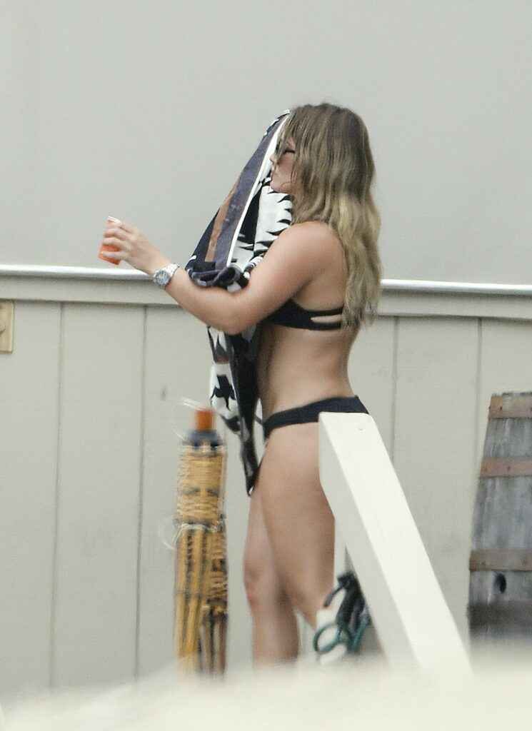 Hilary Duff en bikini à Malibu