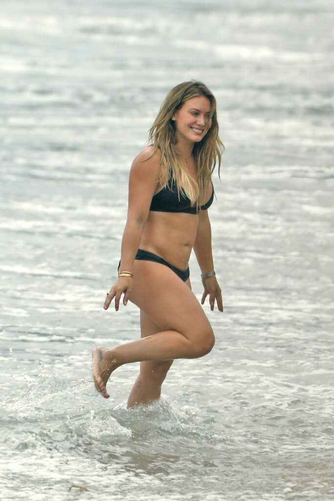 Hilary Duff en bikini à Malibu