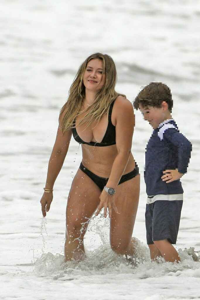 Hilary Duff en bikini à Malibu