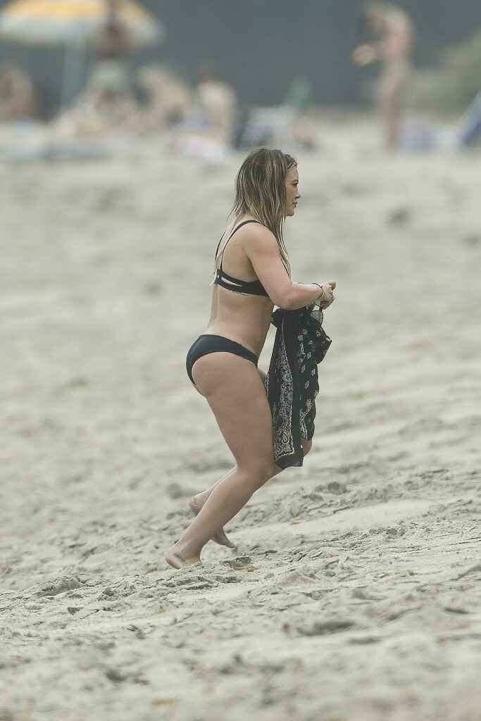 Hilary Duff en bikini à Malibu