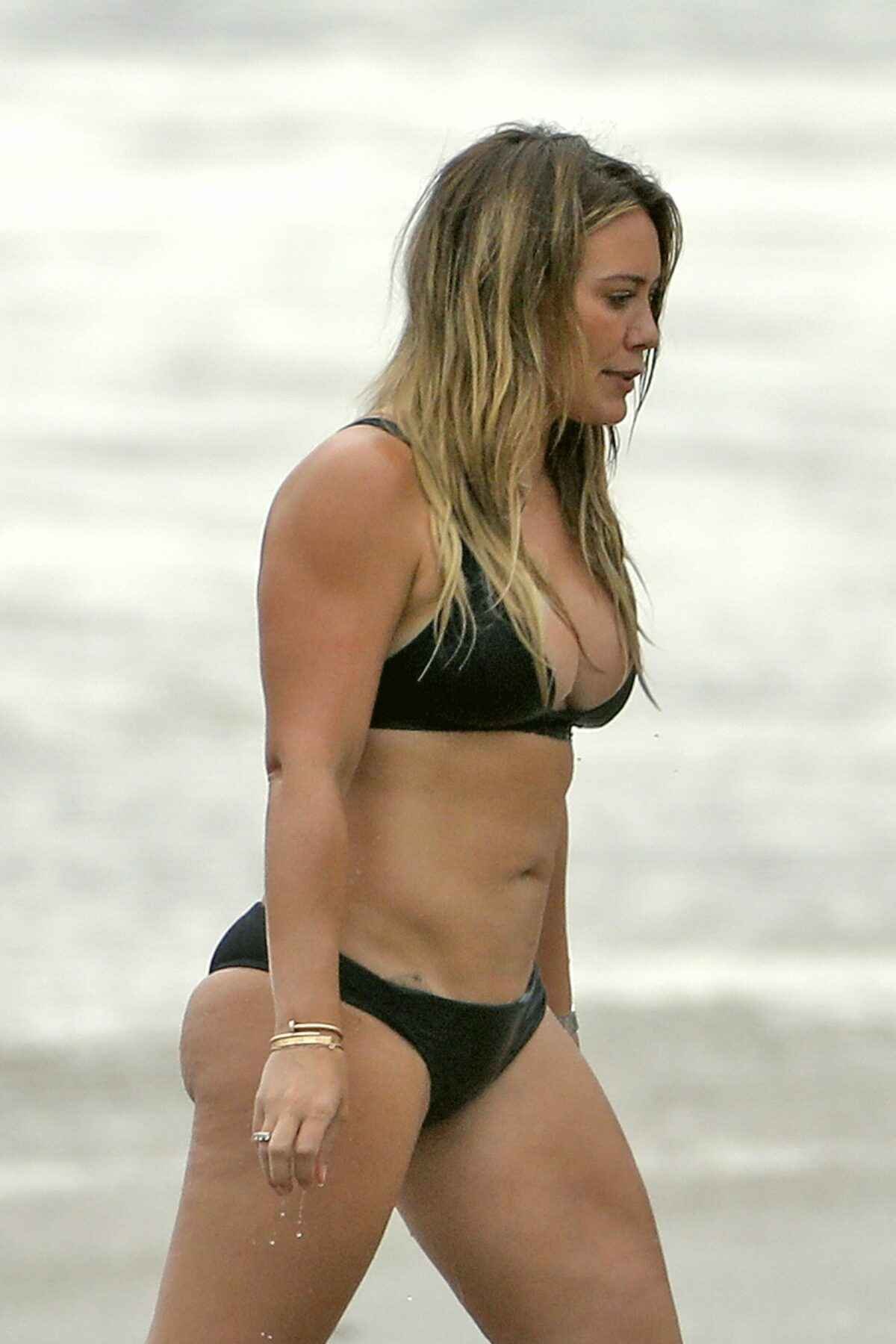 Hilary Duff en bikini à Malibu