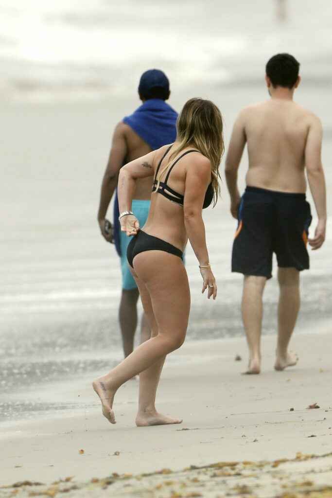 Hilary Duff en bikini à Malibu