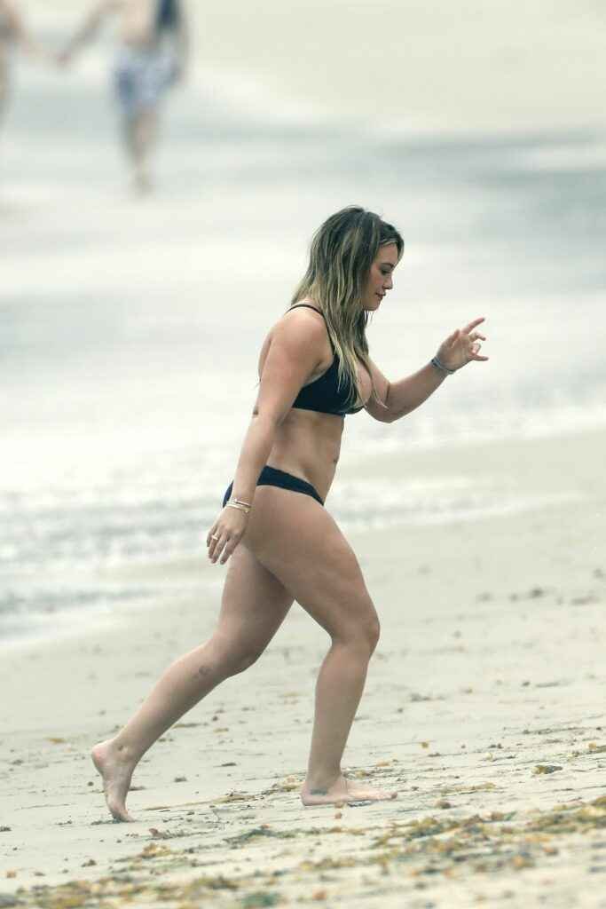 Hilary Duff en bikini à Malibu